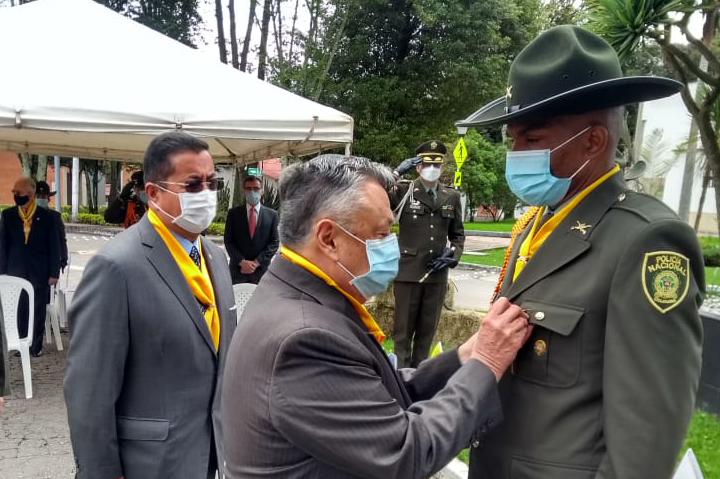 Reconocimiento institucional a oficiales de la Policía